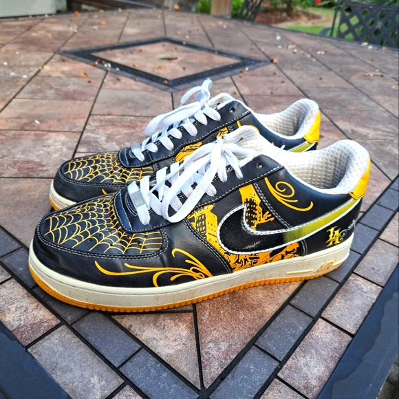 mister cartoon nikes